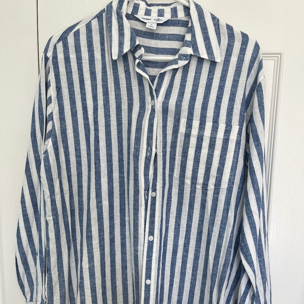 Old Navy Striped boyfriend shirt (M) (NWOT)